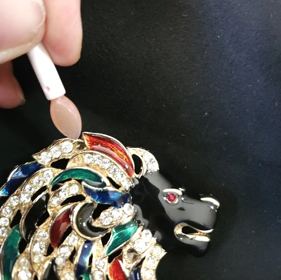 Vintage Lion Head Brooch Gold Tone Rhinestone Enamel Statement Pin - Picture 4 of 8